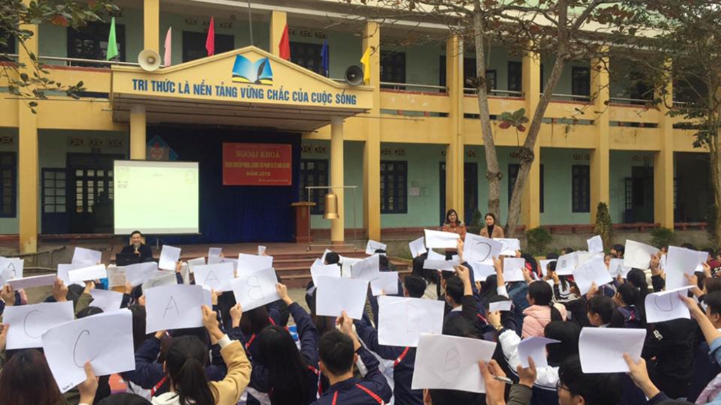 hoc sinh viet tam thu gui bo truong xin giu lai truong