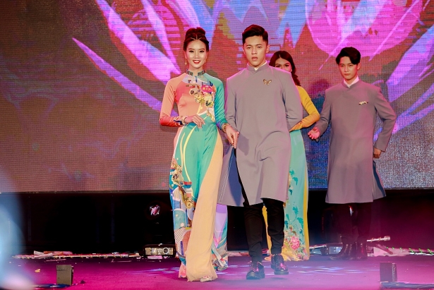 Bộ đôi ‘Cô gái đến từ hôm qua’ Miu Lê và Ngô Kiến Huy phá đảo Miss HUTECH 2019 bo doi co gai den tu hom qua miu le va ngo kien huy pha dao miss hutech 2019