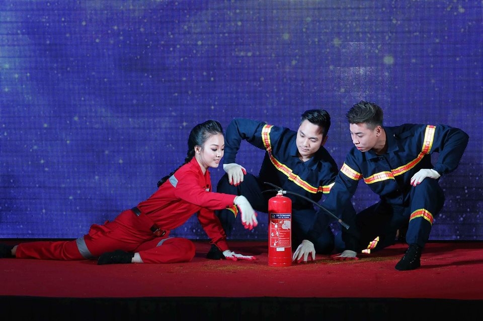 nguoi dep hoa hau hoan vu chi co truong pccc moi dung hoa duoc con nguoi va tinh cach noi loan cua toi