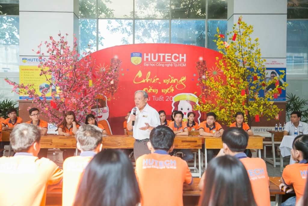 am ap tet xa nha cua sinh vien dh cong nghe tp hcm