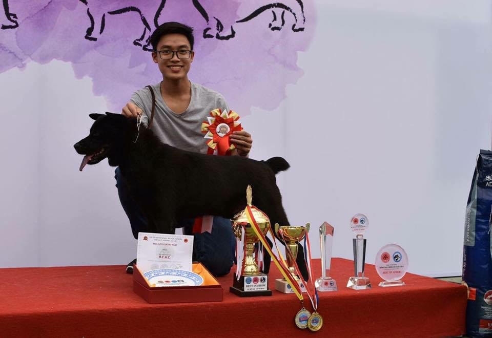 nam mau tuat tro chuyen voi chang sinh vien danh ca tuoi thanh xuan de huan luyen cho