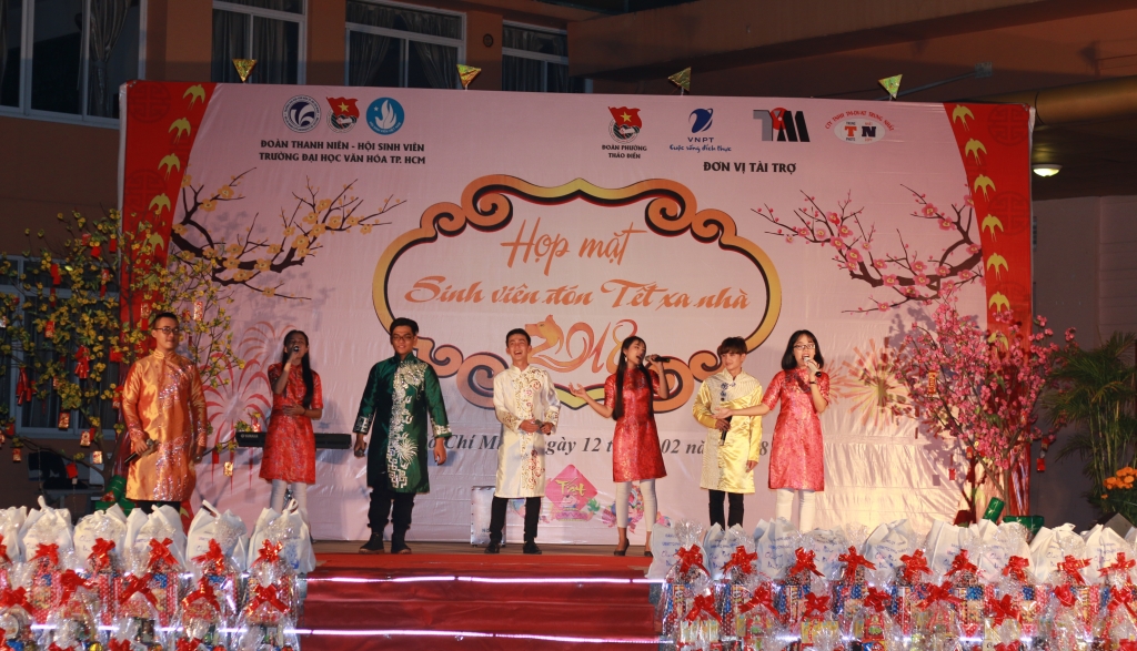 dai hoc van hoa tp hcm tim viec lam them dip tet cho sinh vien