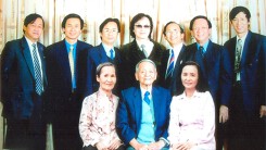 9 bố con song hành trên bục giảng Đại học