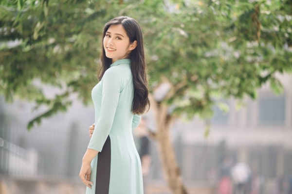 Bị chê bi che mat xinh nao ngan co gai noi tieng sau 3s xuat hien trong tao quan 2018 khoe thanh tich khung