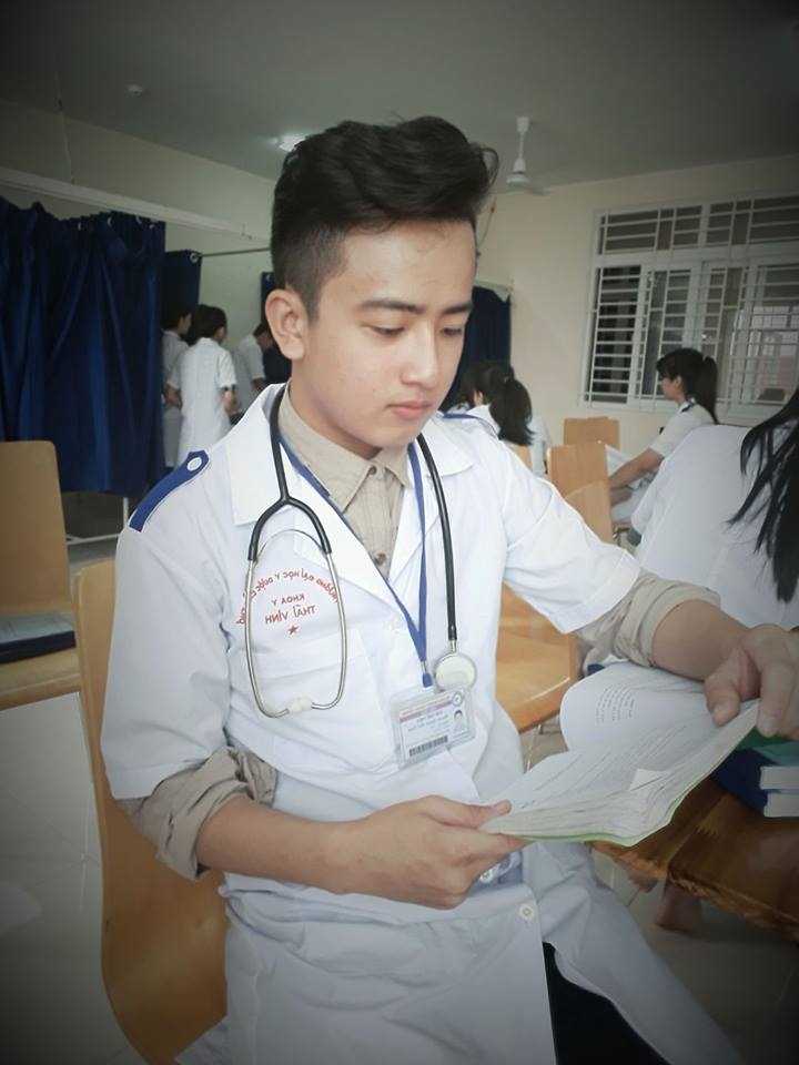 Nam sinh viên Trường Đại học Y dược Cần Thơ điển trai trong trang phục dân tộc Khmer nam sinh vien truong dai hoc y duoc can tho dien trai trong trang phuc dan toc khmer