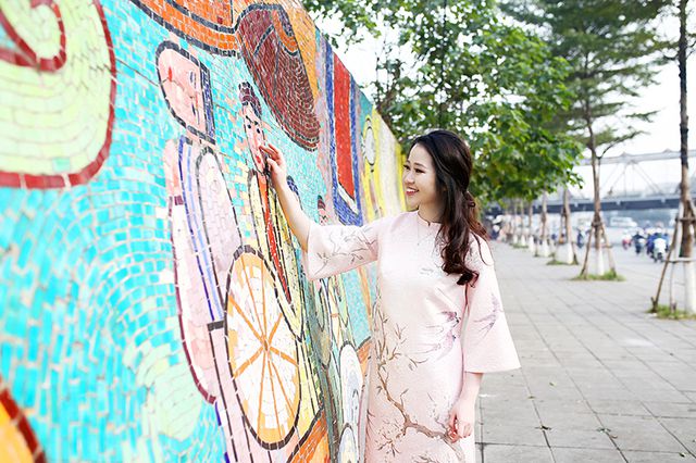 hoa khoi hv ngoai giao chon ve dep ngoai hinh hay tri tue