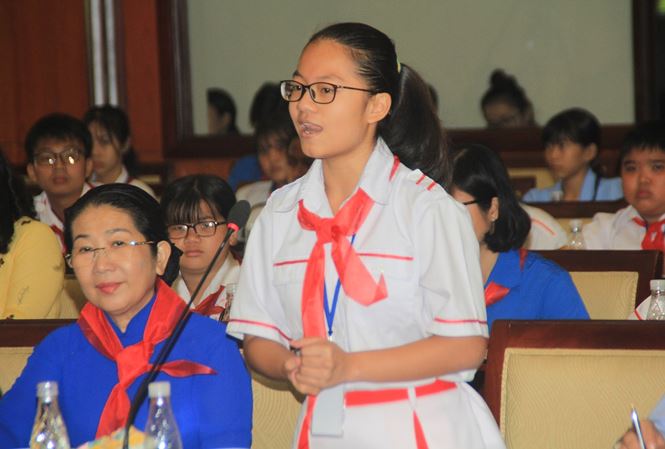 hoc sinh than voi lanh dao tphcm bi hoc nhieu hoc vet ap luc thi dua
