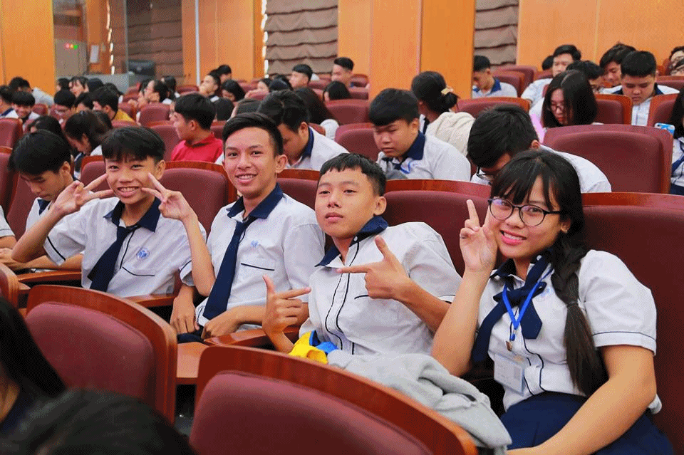 hoc sinh tp hcm de xuat bo xep hang trong lop cac con lon roi can nhin vao dung thuc te de phan dau