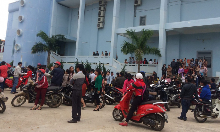 ai doi lai cong bang cho 500 giao vien doi du mat viec