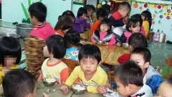 Hà Tĩnh: Cô nuôi trẻ trường Mầm non Thụ Lộc 5 tháng chưa có lương