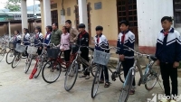 cuu binh mua phe lieu lam xe dap tang hoc sinh ngheo