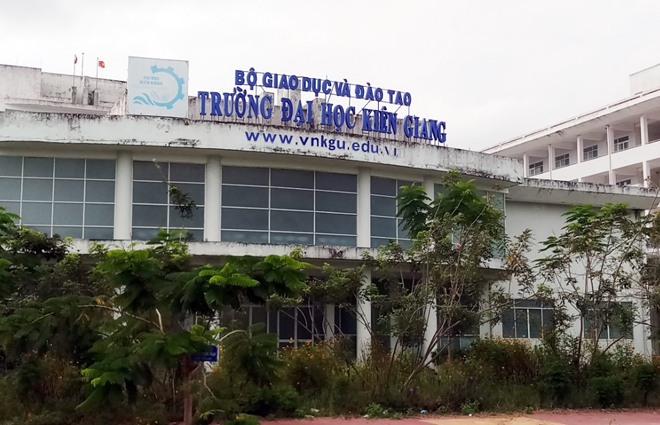 truong dai hoc kien giang no hoc bong sinh vien hon 500 trieu dong