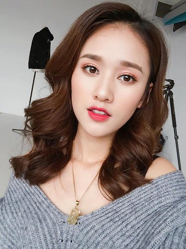 4 nu sinh viet so huu ngoai hinh an tuong duoc bao chi nuoc ngoai khen het loi