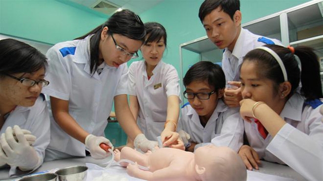 khoa y dh quoc gia tp hcm hoc phi 49 trieu mot nam tuyen ca sinh vien da tot nghiep