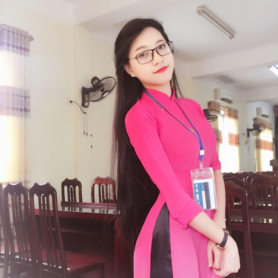 co giao thuc tap xinh dep tra tien 20 bua com cho ba cu an xin
