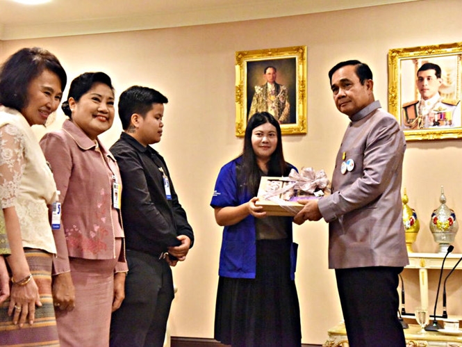 nu sinh to cao tham nhung duoc thu tuong hua de bat