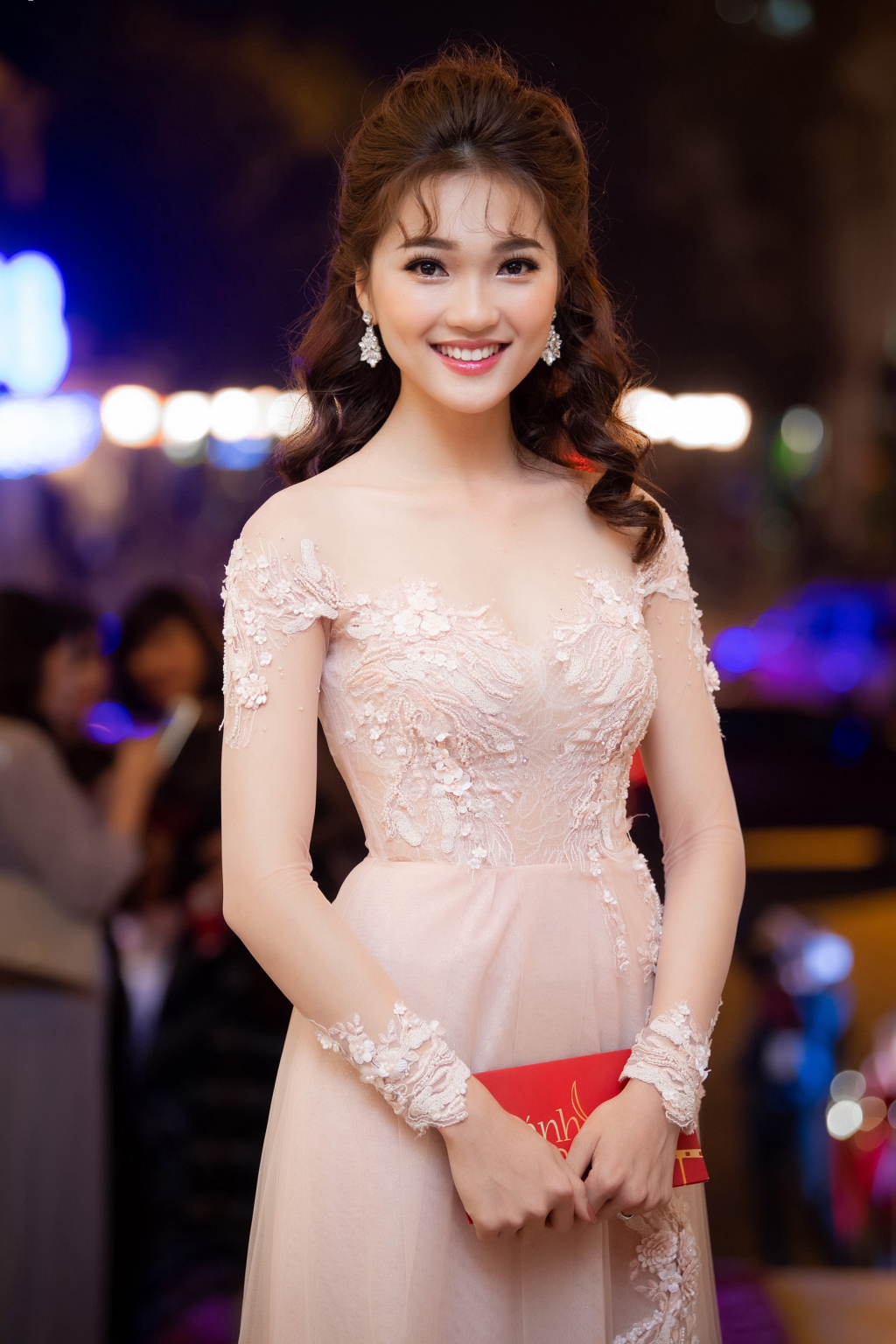 co gai co guong mat moc dep nhat cuoc thi hoa hau hoan vu bat mi phuong phap cham soc da