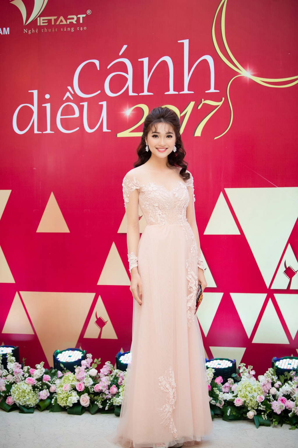 co gai co guong mat moc dep nhat cuoc thi hoa hau hoan vu bat mi phuong phap cham soc da