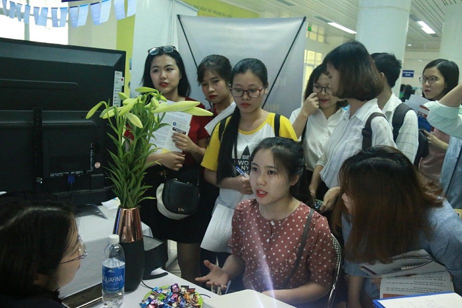 sinh vien su pham tap nap tim kiem co hoi viec lam