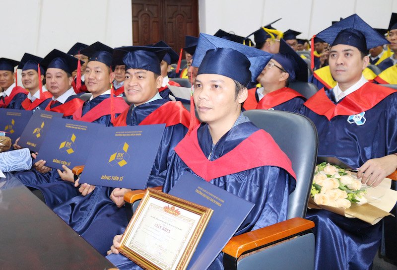 me nhan bang thac si danh du cho con qua doi vi tai nan giao thong