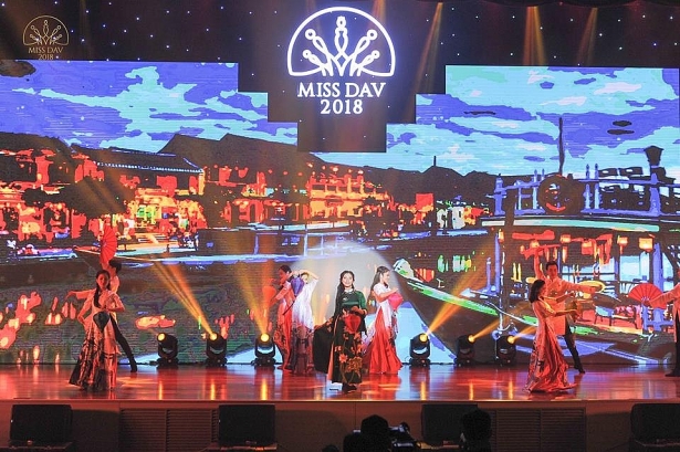 man nhan voi cac phan thi dem chung ket hoa khoi hoc vien ngoai giao