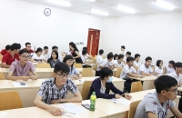 ki thi da nh gia nang lu c dh quoc gia tp hcm phu huynh da y tu 2h sa ng dua con to i die m thi