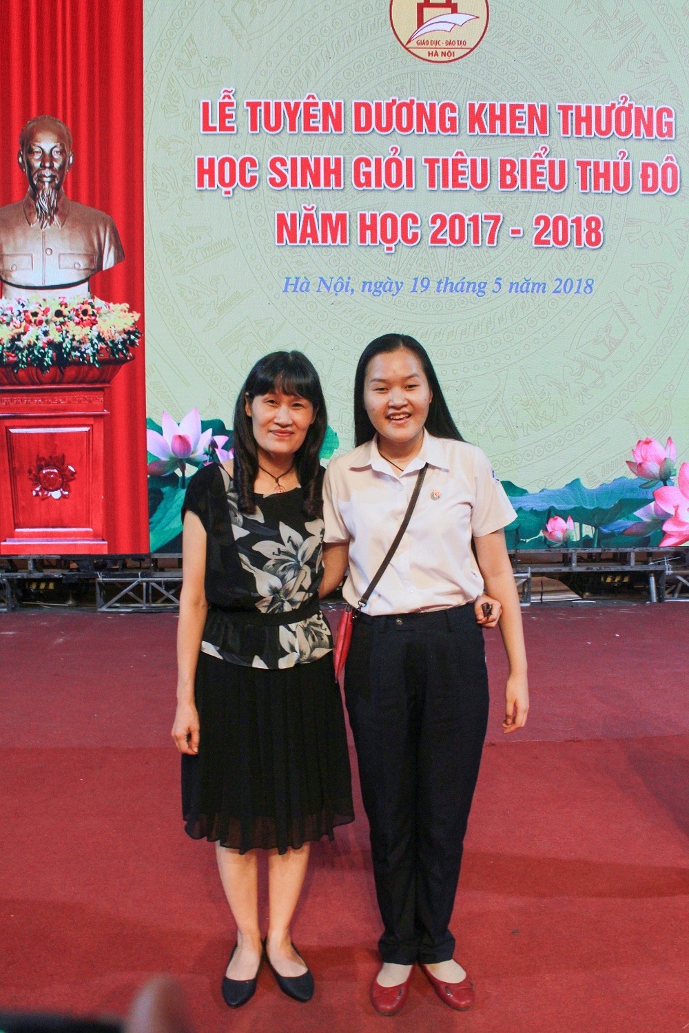 cam dong chuyen me tim anh sang cho con