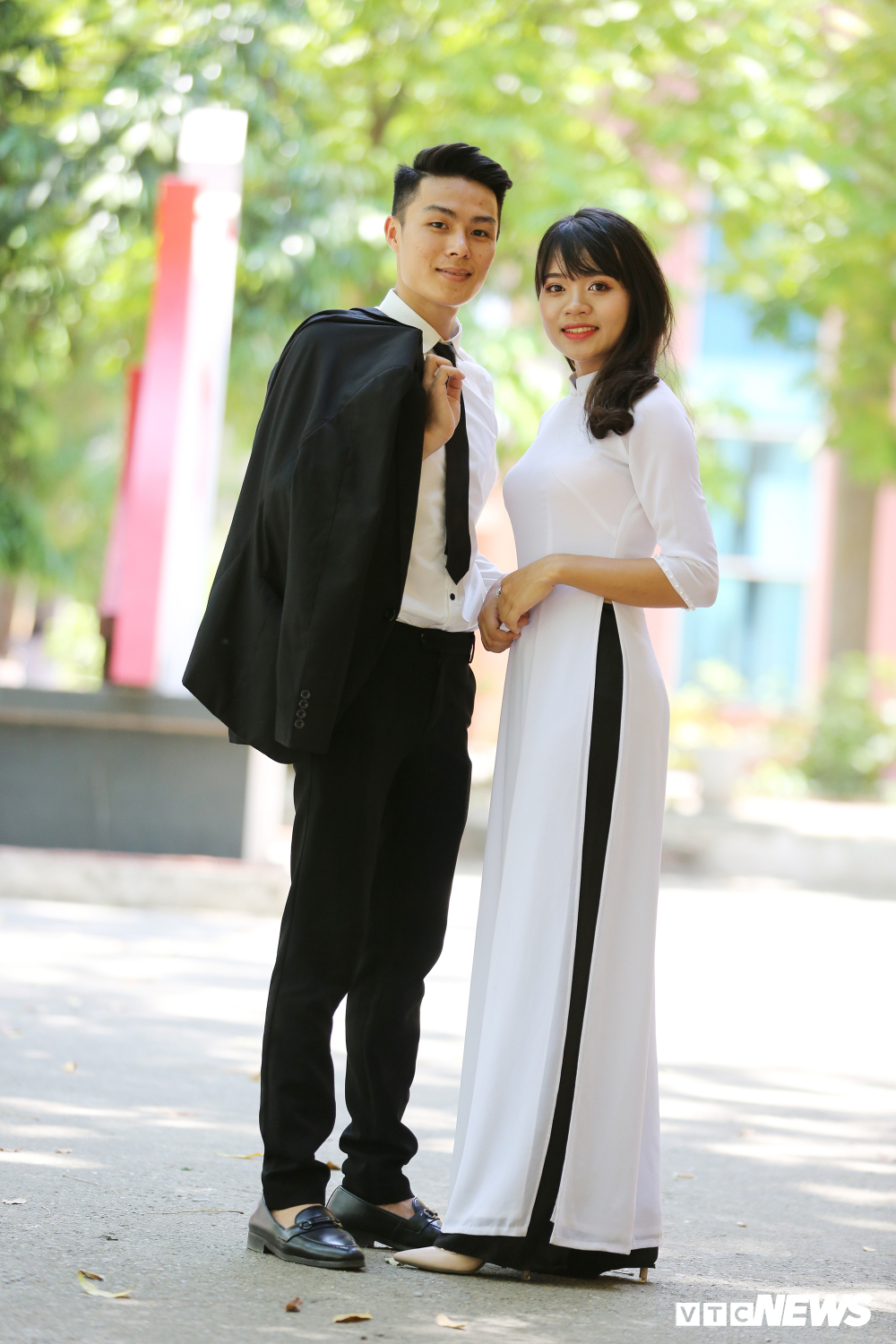 ngam ve dep tinh khoi cua nu sinh an ninh trong ta ao dai trang