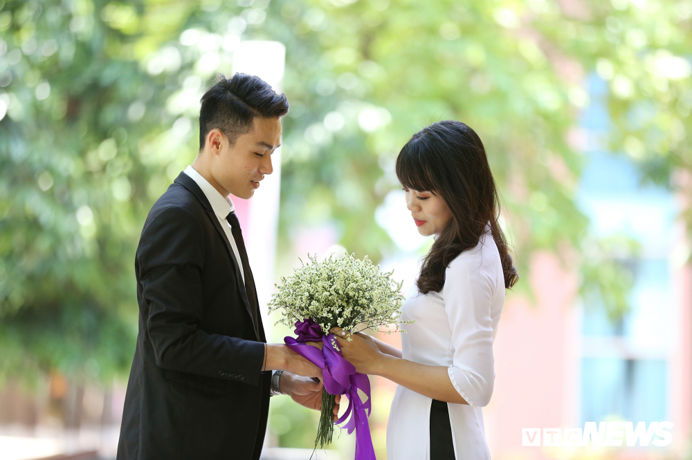 ngam ve dep tinh khoi cua nu sinh an ninh trong ta ao dai trang
