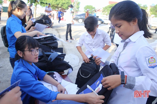Sáng nay, học sinh Hà Tĩnh bắt đầu kỳ thi tuyển vào lớp 10 THPT sang nay hoc sinh ha tinh bat dau ky thi tuyen vao lop 10 thpt