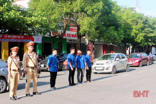Sáng nay, học sinh Hà Tĩnh bắt đầu kỳ thi tuyển vào lớp 10 THPT sang nay hoc sinh ha tinh bat dau ky thi tuyen vao lop 10 thpt
