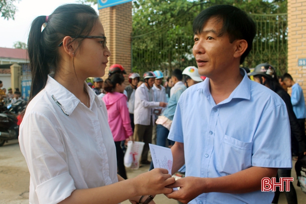 Sáng nay, học sinh Hà Tĩnh bắt đầu kỳ thi tuyển vào lớp 10 THPT sang nay hoc sinh ha tinh bat dau ky thi tuyen vao lop 10 thpt