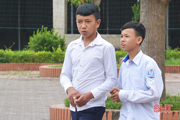 Sáng nay, học sinh Hà Tĩnh bắt đầu kỳ thi tuyển vào lớp 10 THPT sang nay hoc sinh ha tinh bat dau ky thi tuyen vao lop 10 thpt