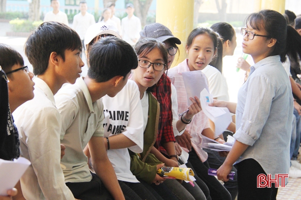 Sáng nay, học sinh Hà Tĩnh bắt đầu kỳ thi tuyển vào lớp 10 THPT sang nay hoc sinh ha tinh bat dau ky thi tuyen vao lop 10 thpt