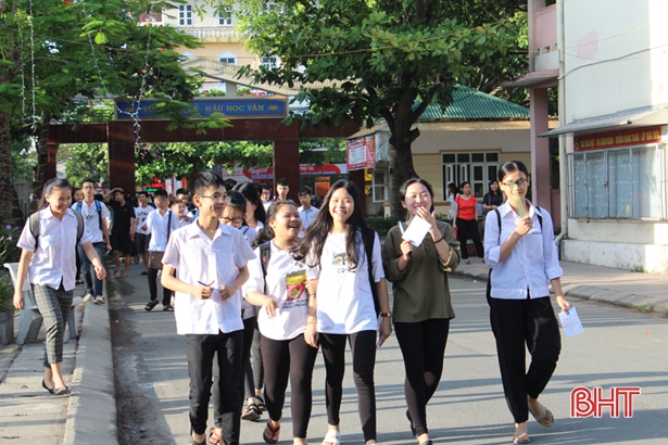ket thuc buoi dau thi vao lop 10 thpt de thi bam sat chuan kien thuc
