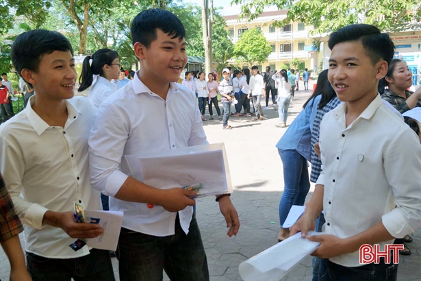 ket thuc buoi dau thi vao lop 10 thpt de thi bam sat chuan kien thuc