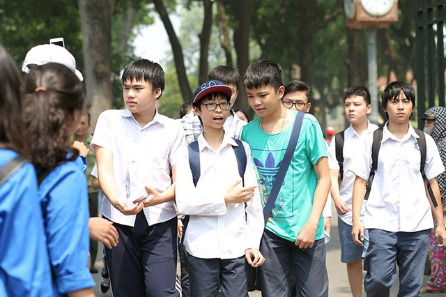 thi sinh noi gi ve thong tin lot de thi lop 10