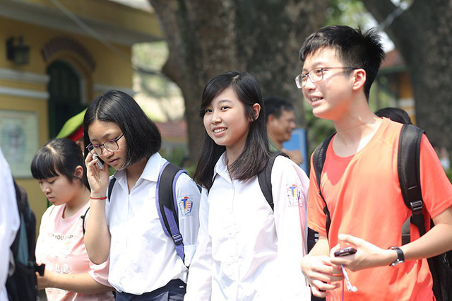 thi sinh noi gi ve thong tin lot de thi lop 10