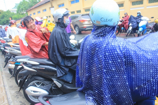 thi thpt quo c gia tp hcm phu huynh da m mua du ng cho con