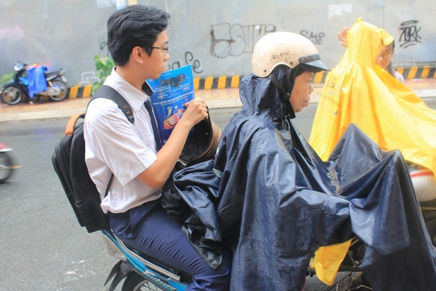 thi thpt quo c gia tp hcm phu huynh da m mua du ng cho con