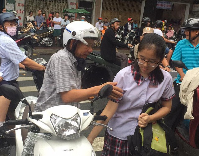 tphcm lo con truot lop 10 phu huynh thac mac rot co duoc thi lai