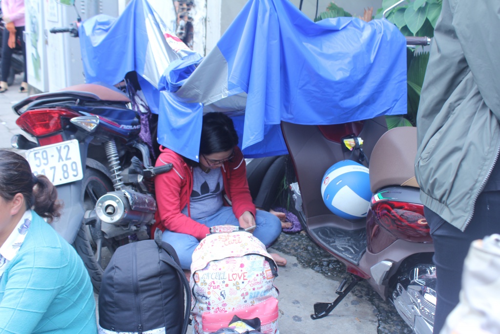 hang nghin thi sinh cung phu huynh khan goi toi du thi kiem tra nang luc dh luat tp hcm