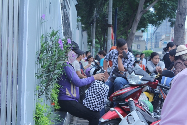 hang nghin thi sinh cung phu huynh khan goi toi du thi kiem tra nang luc dh luat tp hcm