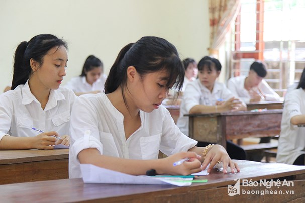 nghe an co 63 bai thi duoc nang diem va 32 bai bi ha diem sau khi cham phuc khao