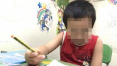 'Hành xác' con trẻ ép học chữ trước khi vào lớp 1
