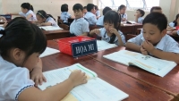 doc chu bang o vuong tam giac tron dang duoc cong dong mang tranh luan nhu the nao
