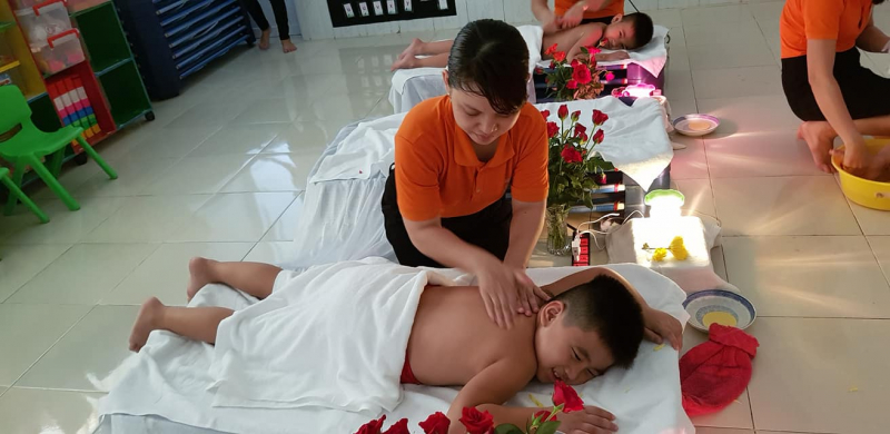 dich vu mat xa dap mat cho hoc sinh mam non gay xon xao