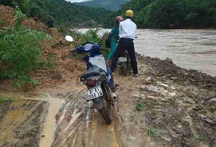 nghe an thay tro vung bien vien lo tre hen ngay khai giang