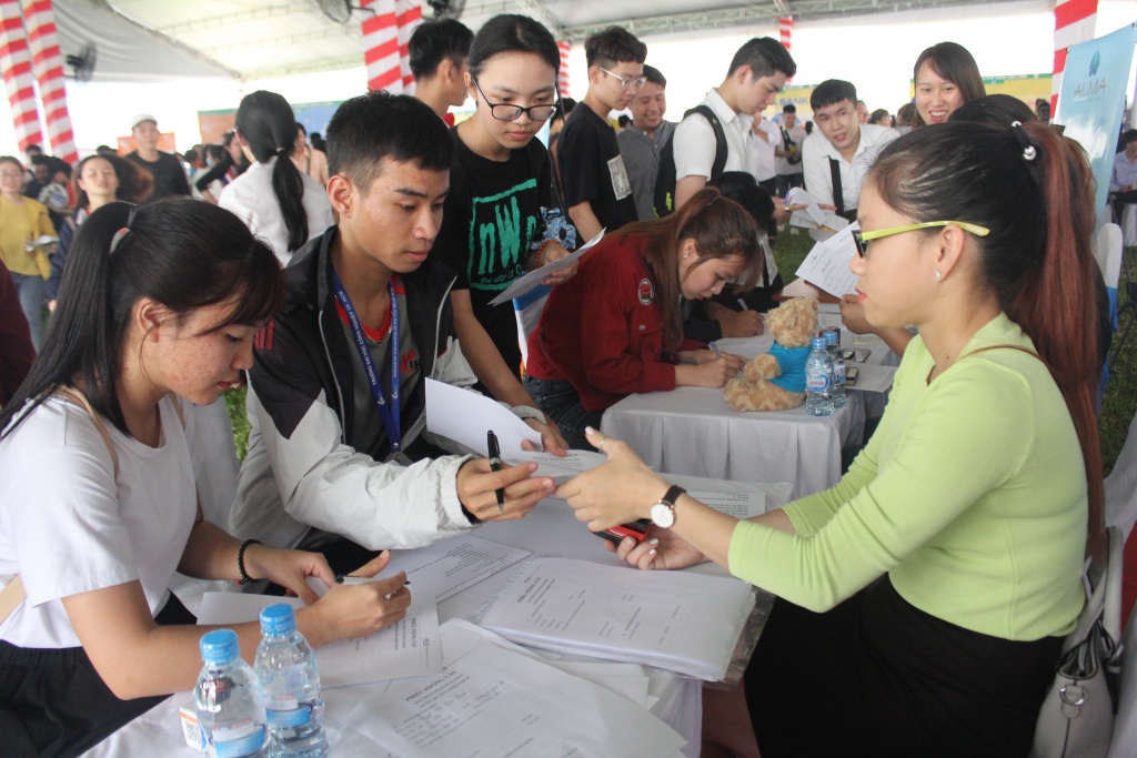 nha tuyen dung to sinh vien lam viec trong thoi gian ngan 1 2 thang lai nghi