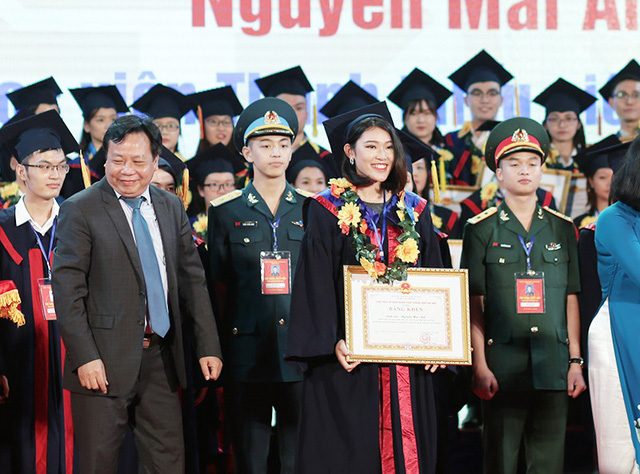 nhung guong mat thu khoa xinh dep tai gioi duoc vinh danh